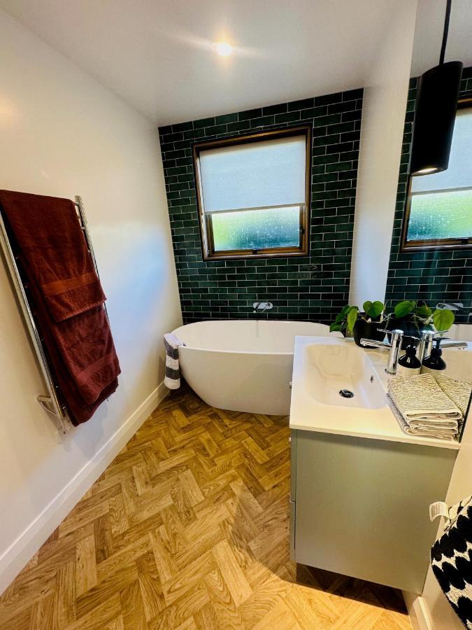 2 Bed Beckenham Beauty - Pet Friendly Villa Christchurch Eksteriør bilde